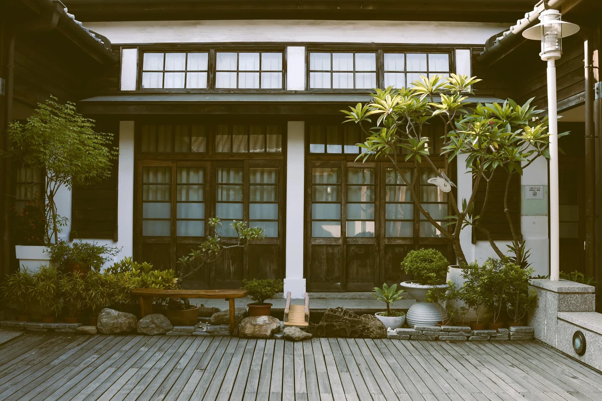 Imagen de ejemplo de BookNoFees: Casa tradicional de madera con jardín en Taiwán