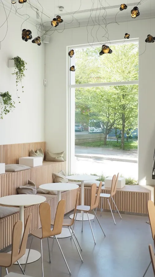 BookNoFees: Cafetería – KUMI – Oslo – Diez, foto 1
