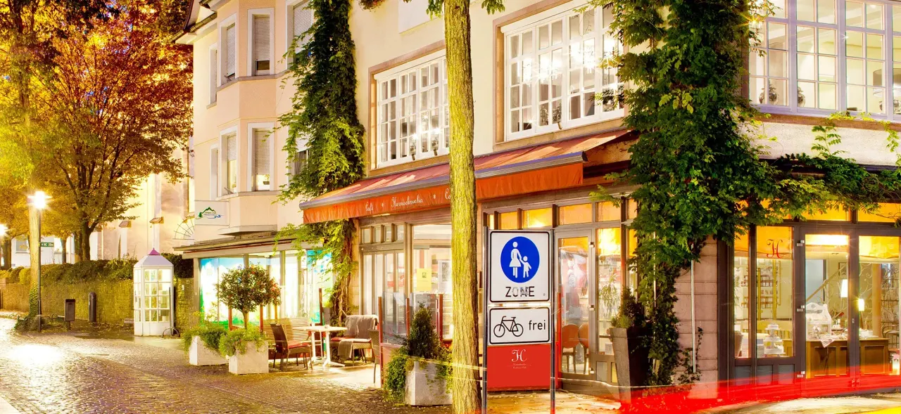 BookNoFees: Cafetería – Café & Konditorei Harnischmacher – Attendorn – Café y pastelería Harnischmacher, foto 1
