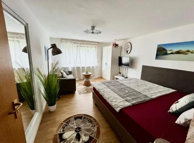 BookNoFees: renta vacacional en Karlsruhe – Departamento tranquilo con entrada independiente y vista al jardín