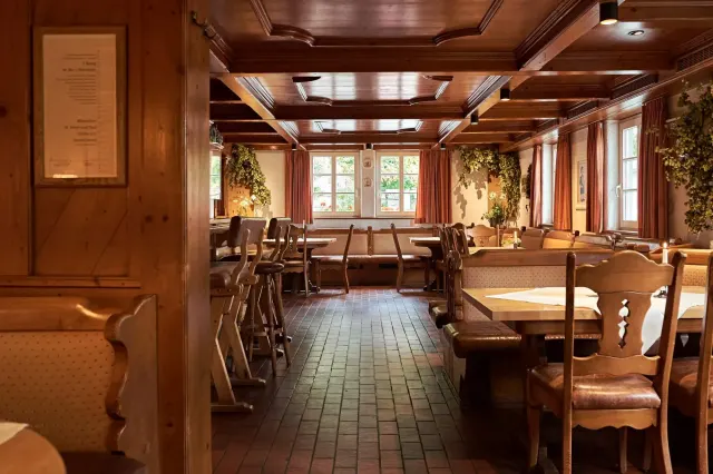 BookNoFees: Restaurante – Esloher Brauhaus — Domschänke Esselbräu – Eslohe – Esloher Brauhaus — Taberna de la catedral Esselbräu, foto 2