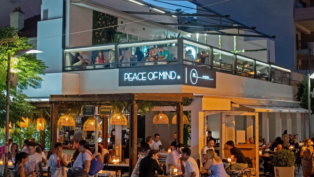 BookNoFees: Cafetería – PeaceOfMind – Athens – PeaceOfMind, foto 1