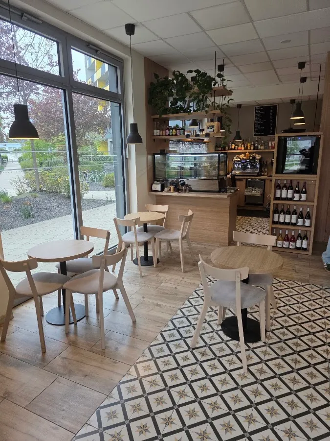BookNoFees: Cafetería – Mills Coffee – Bratislava – Mills Coffee, foto 1