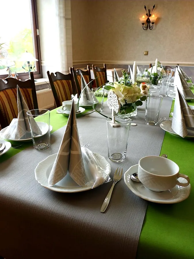 BookNoFees: Restaurante – Landgasthof Zum Burghof – Medebach – Landgasthof Zum Burghof, foto 1