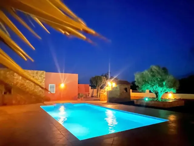 BookNoFees: Finca El Lomo: tu hogar acogedor con piscina privada, Triquivijate – Triquivijate