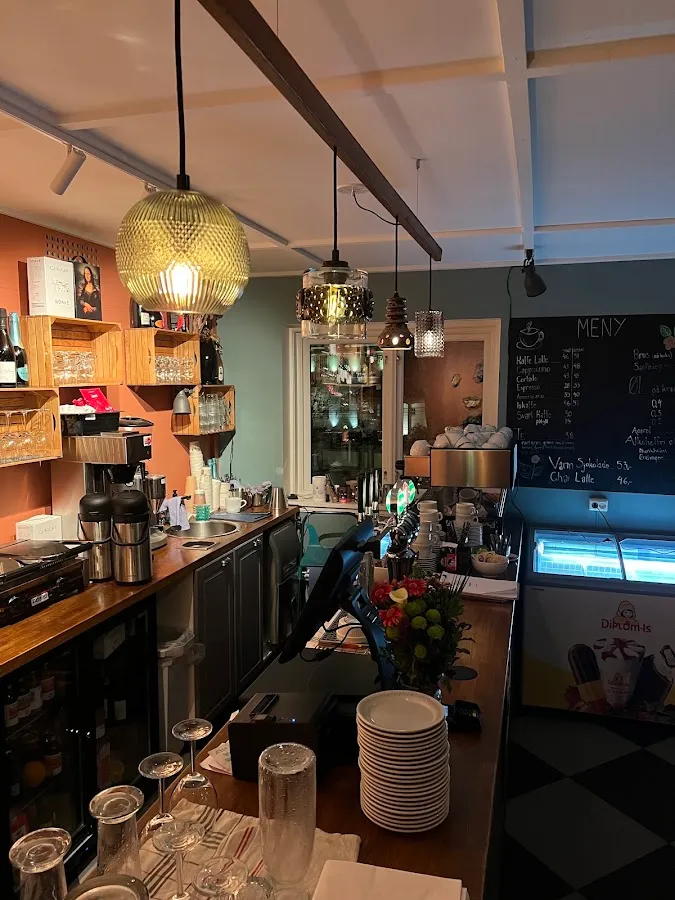 BookNoFees: Cafetería – Holgerslyst kafe – Oslo – Cafetería Holgerslyst, foto 1