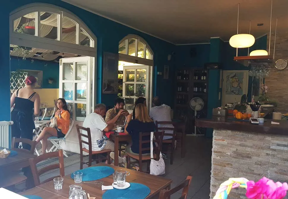 BookNoFees: Cafetería – Cafe Capri – Ljubljana – Café Capri, foto 1