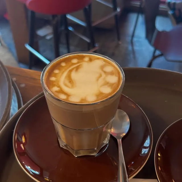 BookNoFees: Cafetería – Laundromat Cafe – Copenhagen – Café Lavandería, foto 2