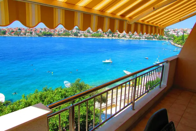 BookNoFees: Departamento de Miran con vista al mar – Trogir