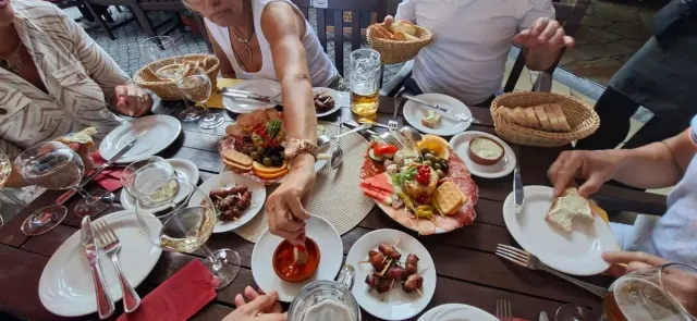 BookNoFees: Restaurante – Tapas-Bar Plettenberg – Plettenberg – Bar de tapas Plettenberg, foto 2