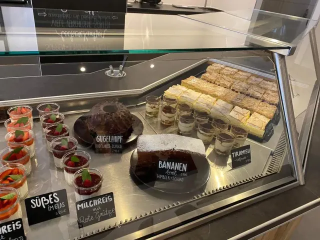 BookNoFees: Restaurante – Herz über Kopf – Meschede – Con el corazón en las manos, foto 2