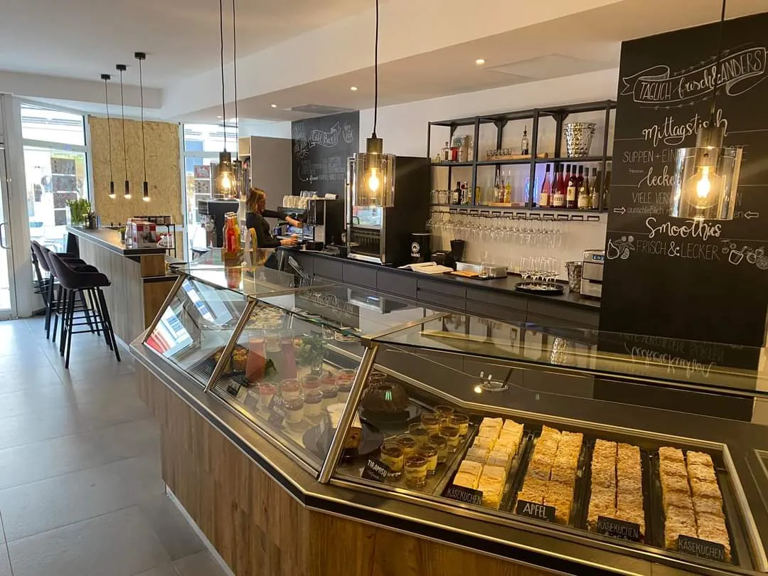 BookNoFees: Restaurante – Herz über Kopf – Meschede – Con el corazón en las manos, foto 1
