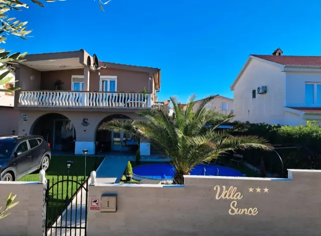 BookNoFees: Elegante departamento con piscina, jacuzzi y jardín – Vir