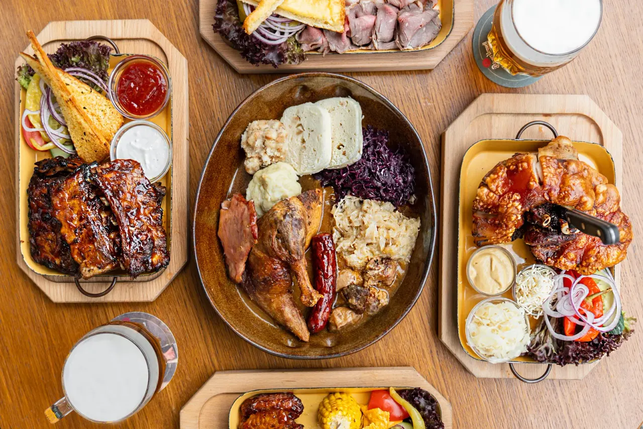BookNoFees: Restaurante – Kolkovna Budějovická – Prague – Oficina de sellos de Budějovická, foto 1
