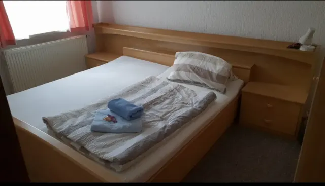 BookNoFees: renta vacacional en Schönfeld – Habitación doble en una casa de huéspedes
