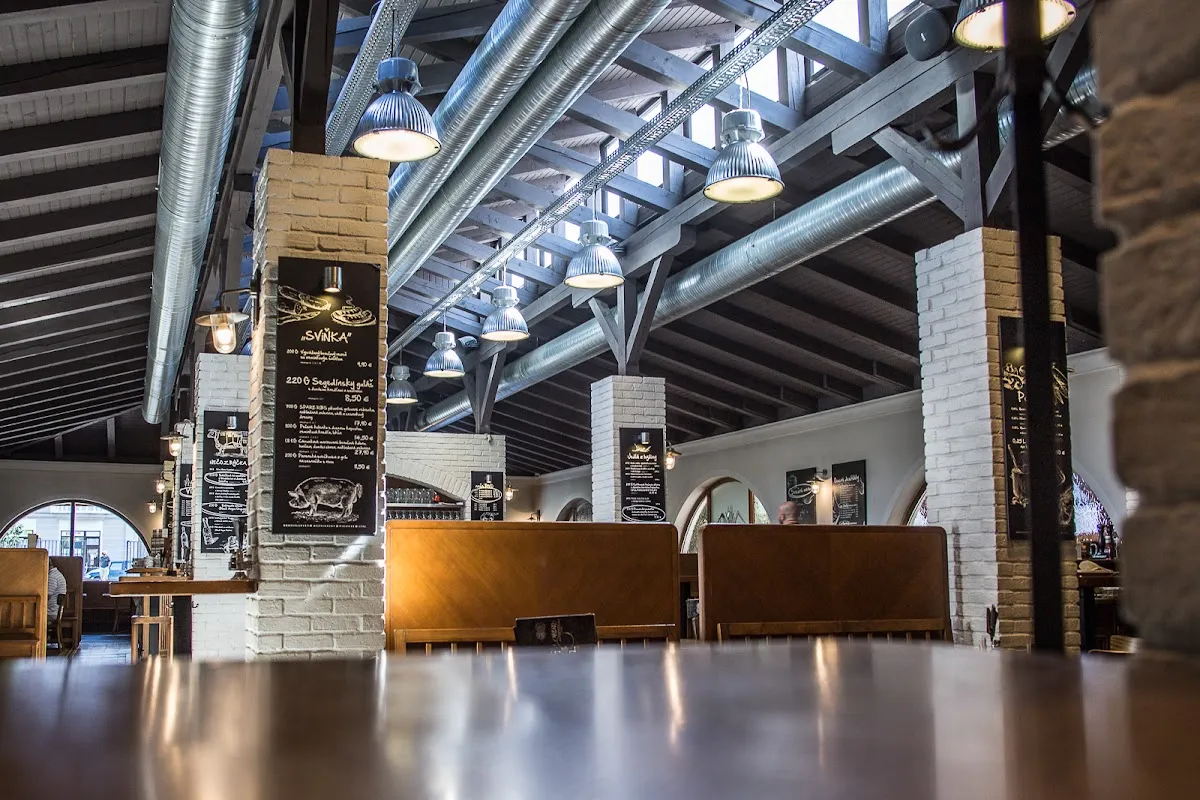 BookNoFees: Restaurante – Meštiansky pivovar - Pivovarská reštaurácia – Bratislava – Cervecería Meštianská - Restaurante de la cervecería, foto 1