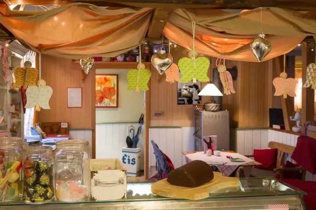 BookNoFees: Panadería – Café Backes – Schmallenberg – Café Backes, foto 3
