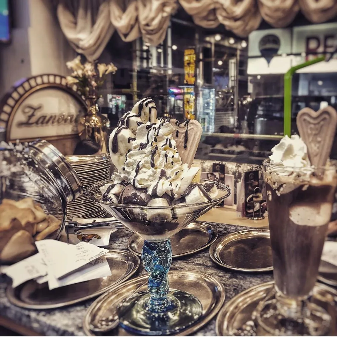 BookNoFees: Cafetería – Eissalon Garda – Vienna – Garda Lounge, foto 1