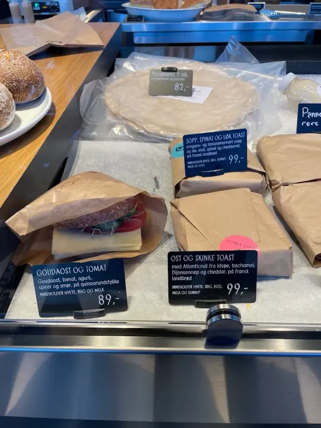 BookNoFees: Cafetería – Åpent Bakeri – Oslo – Panadería abierta, foto 2