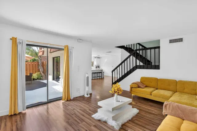 BookNoFees: Luminosa casa adosada con patio privado y acceso a la piscina – Fort Myers