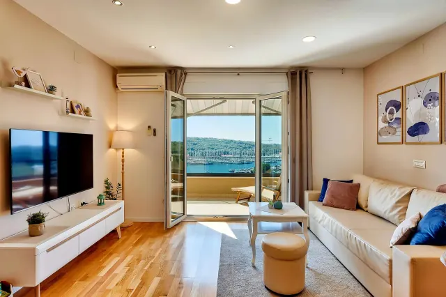 BookNoFees: Departamento Sanja con vista al mar y dos recámaras en Pula – Pula