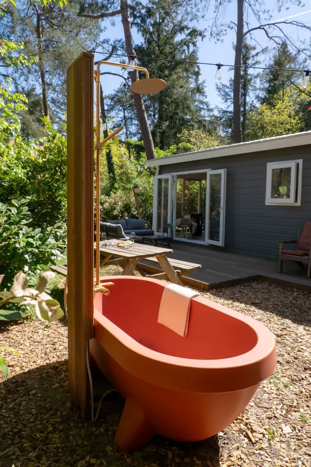 BookNoFees: Cabaña independiente en el bosque con piscina exterior privada climatizada – Nunspeet