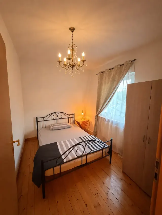 BookNoFees: renta vacacional en Sundern – Habitación tranquila con vista al jardín y al bosque