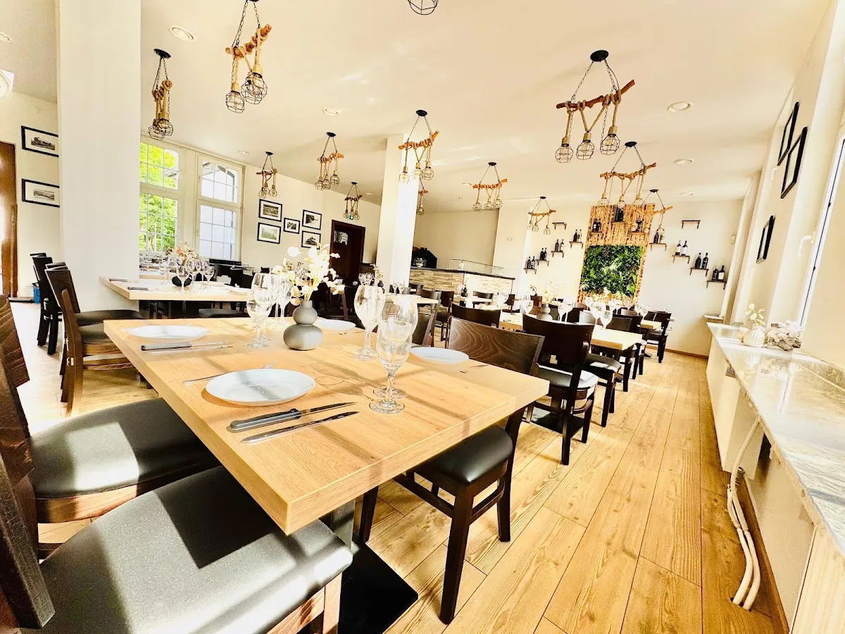 BookNoFees: Restaurante – Kulturbahnhof – Halver – Kulturbahnhof, foto 1