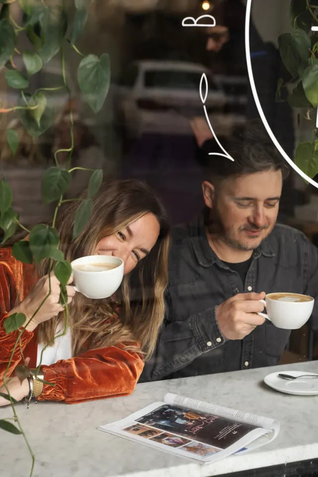 BookNoFees: Cafetería – Bułkę przez Bibułkę – Warsaw – Un panecillo por un papel de periódico, foto 3