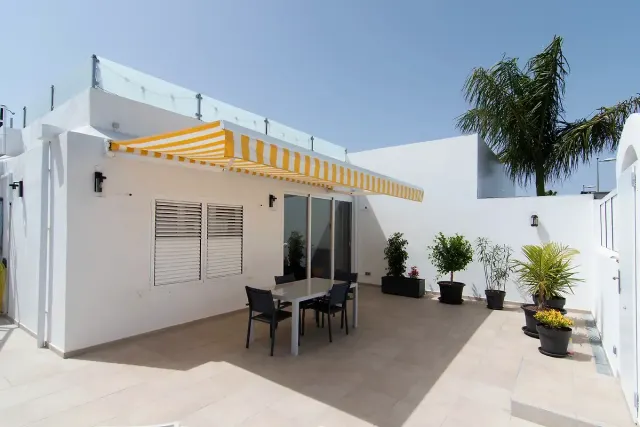 BookNoFees: Casa Kriki: bungaló exclusivo con terraza en la azotea en el complejo Holycan – Playa Del Ingles