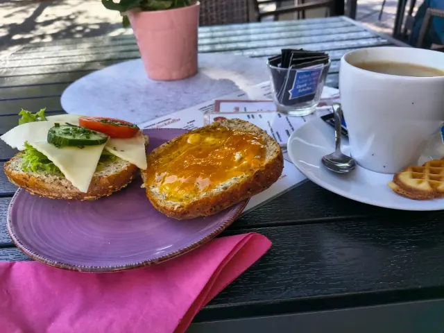 BookNoFees: Restaurante – Pama's Cafe – Kamen – Café de Pam, foto 2