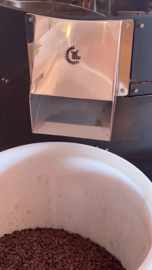BookNoFees: Cafetería – Pražarna – Ljubljana – Pražarna, foto 3