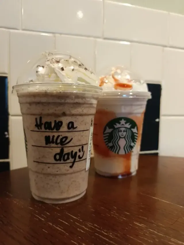 BookNoFees: Cafetería – Starbucks – Dublin – Starbucks, foto 2