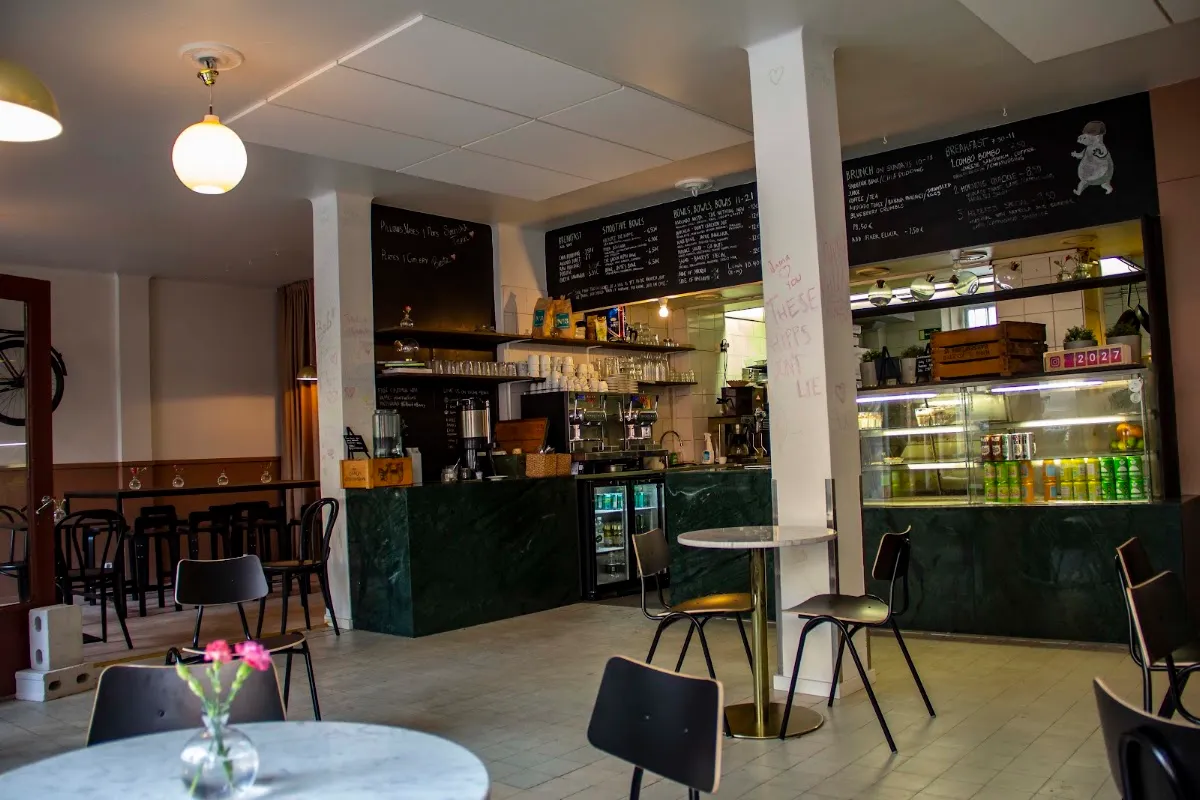 BookNoFees: Cafetería – Green Hippo Cafe – Helsinki – Green Hippo Café, foto 1