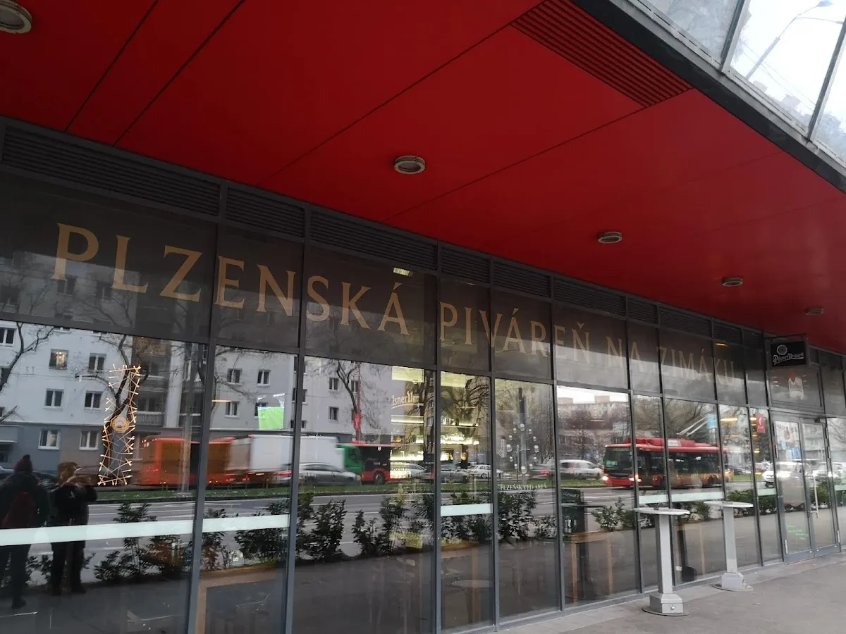BookNoFees: Restaurante – Plzenská Piváreň Na Zimáku – Bratislava – La cervecería «Na Zimáku» de Pilsen, foto 1