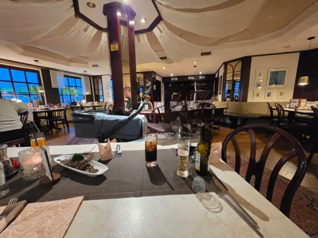 BookNoFees: Restaurant-Café Pöllmann, Medebach