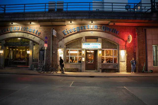 BookNoFees: Restaurante – Tiergartenquelle – Berlin – Fuente del Tiergarten, foto 2