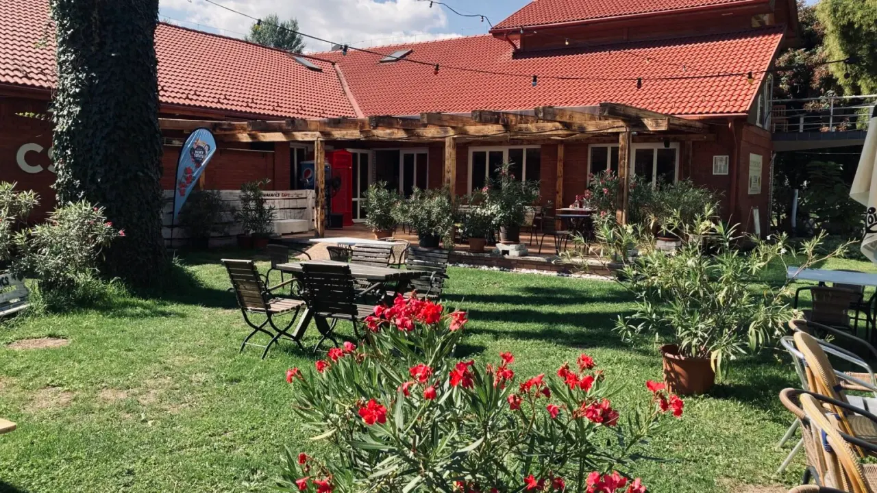 BookNoFees: Restaurante – Dunakavics Bowling Klub – Budapest – Club de boliche Dunakavics, foto 1