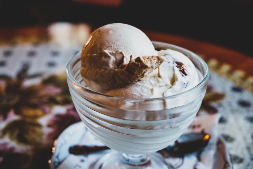 Foto de ejemplo: Helado en un tazón de vidrio