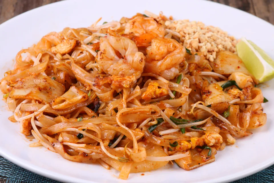 BookNoFees: Foto de ejemplo: Fideos Pad Thai con camarones