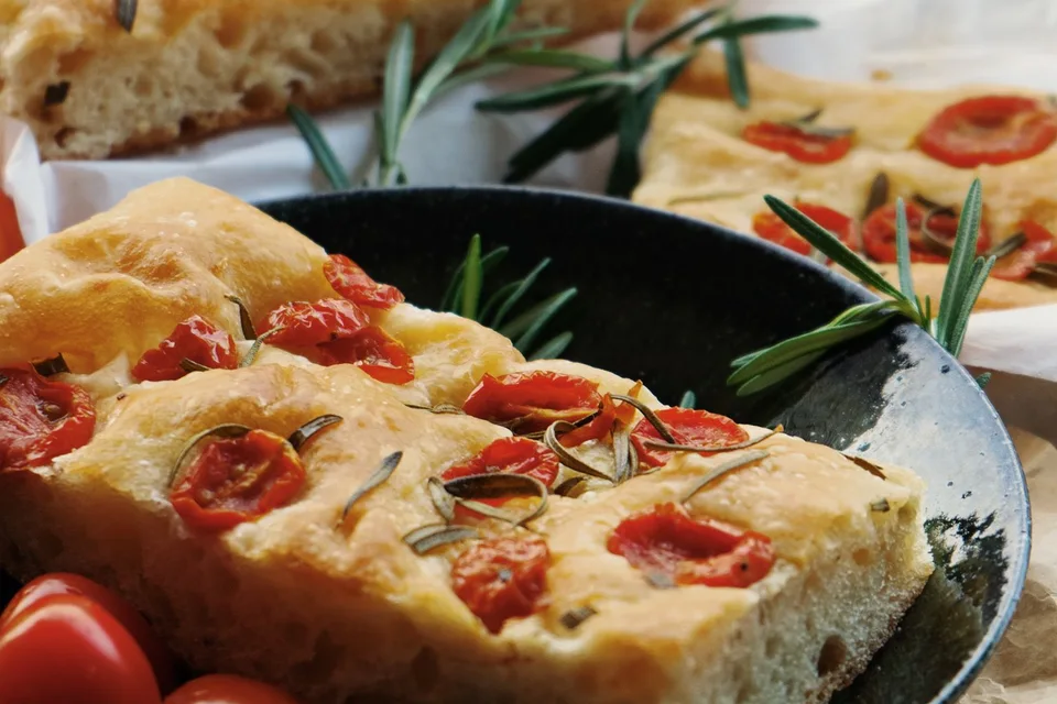 Foto de ejemplo: Focaccia con tomates y romero